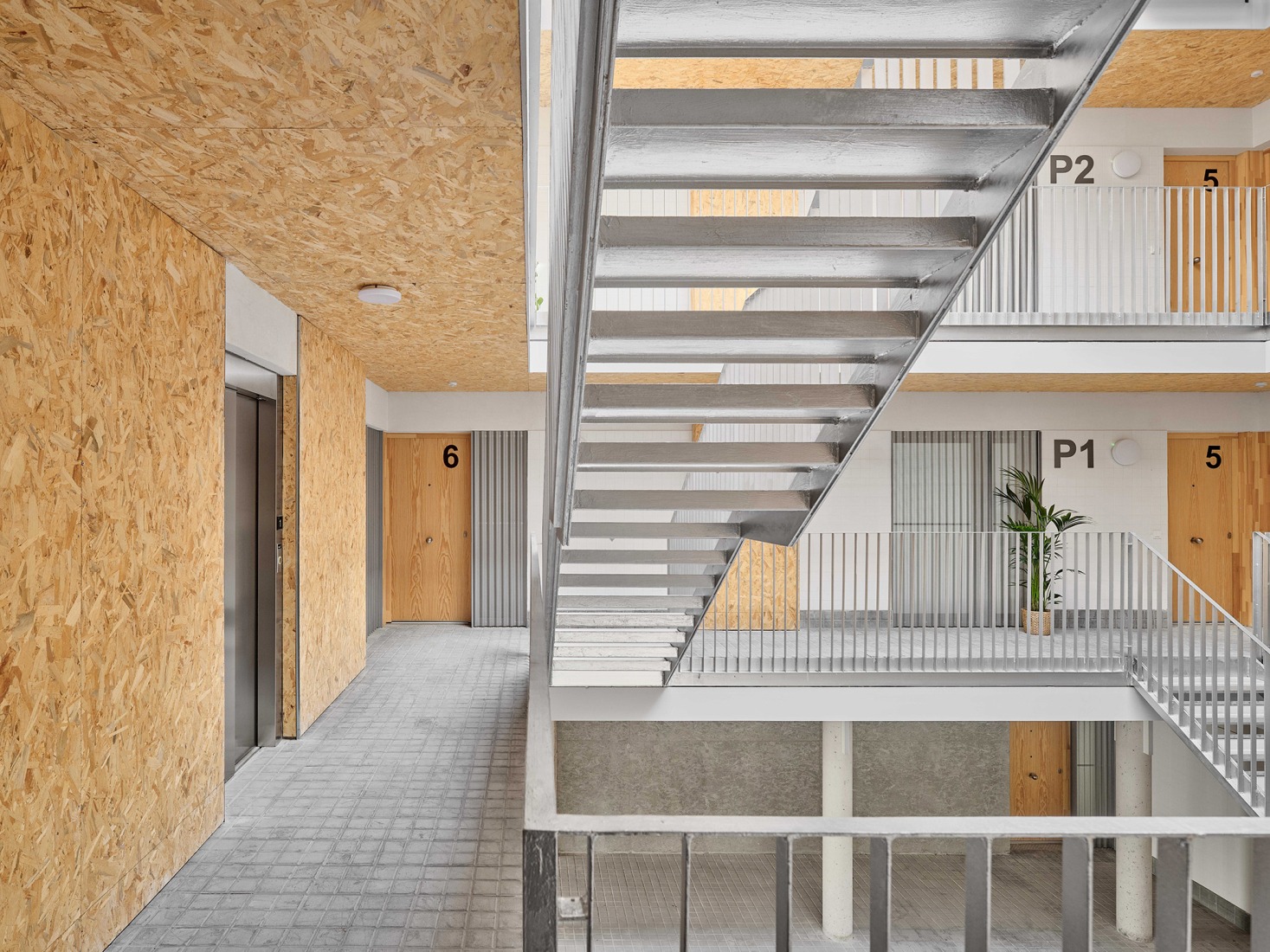 Social housing and collective space in Igualada by UTE MBM arquitectes + 4RQ arquitectura. Photograph by Adrià Goula.