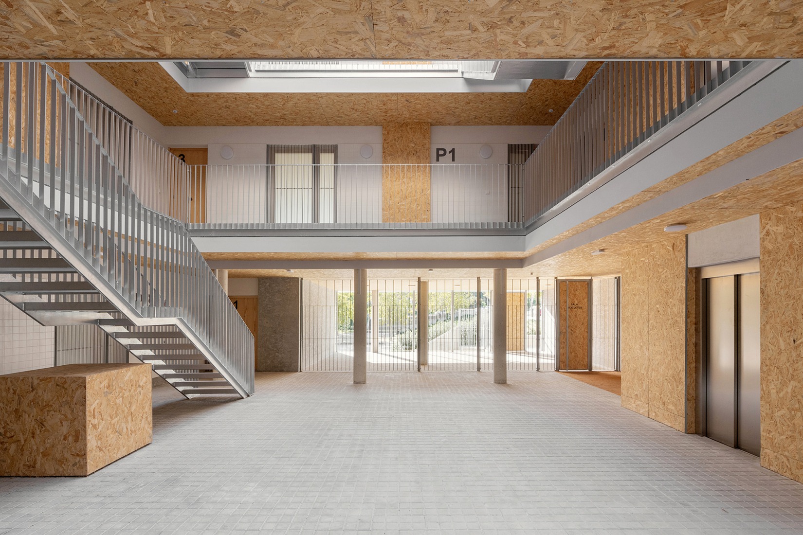 Social housing and collective space in Igualada by UTE MBM arquitectes + 4RQ arquitectura. Photograph by Bea Schulze.