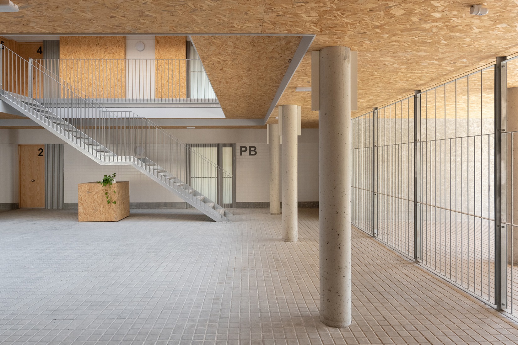 Social housing and collective space in Igualada by UTE MBM arquitectes + 4RQ arquitectura. Photograph by Bea Schulze.