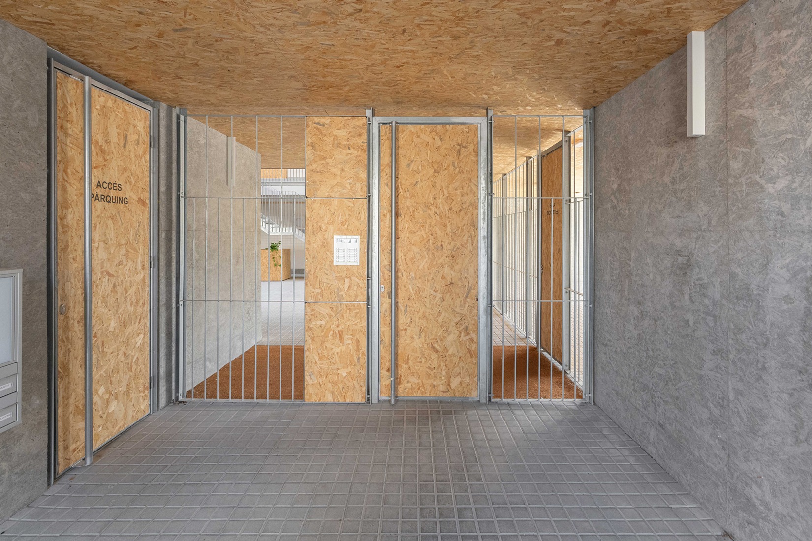 Social housing and collective space in Igualada by UTE MBM arquitectes + 4RQ arquitectura. Photograph by Bea Schulze.