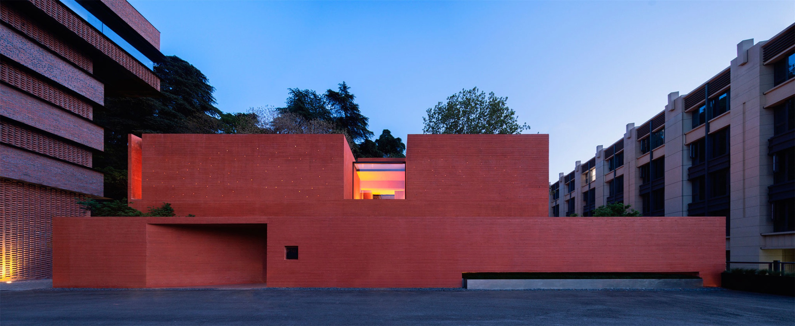 Centro de Exposiciones «Red Box» por Mix. Fotografía por Arch-Exist.