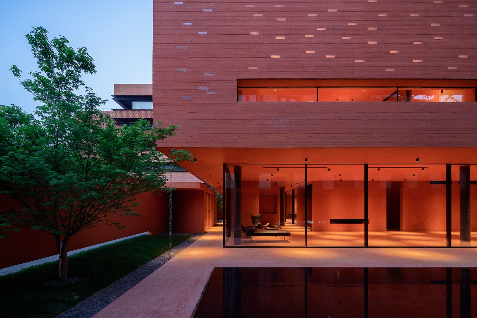 Centro de Exposiciones «Red Box» por Mix. Fotografía por Arch-Exist.