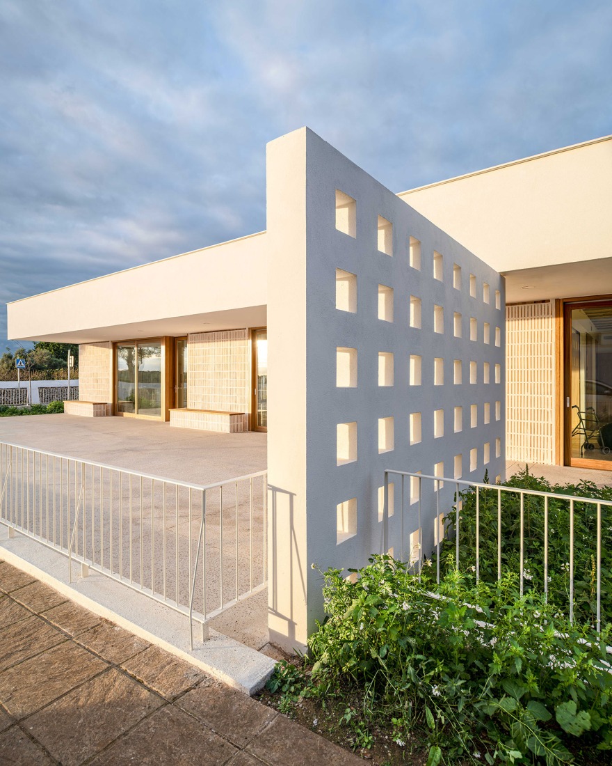 Alaior Day Centre by Montis Sastre Arquitectura. Photograph by Lluís Bort.