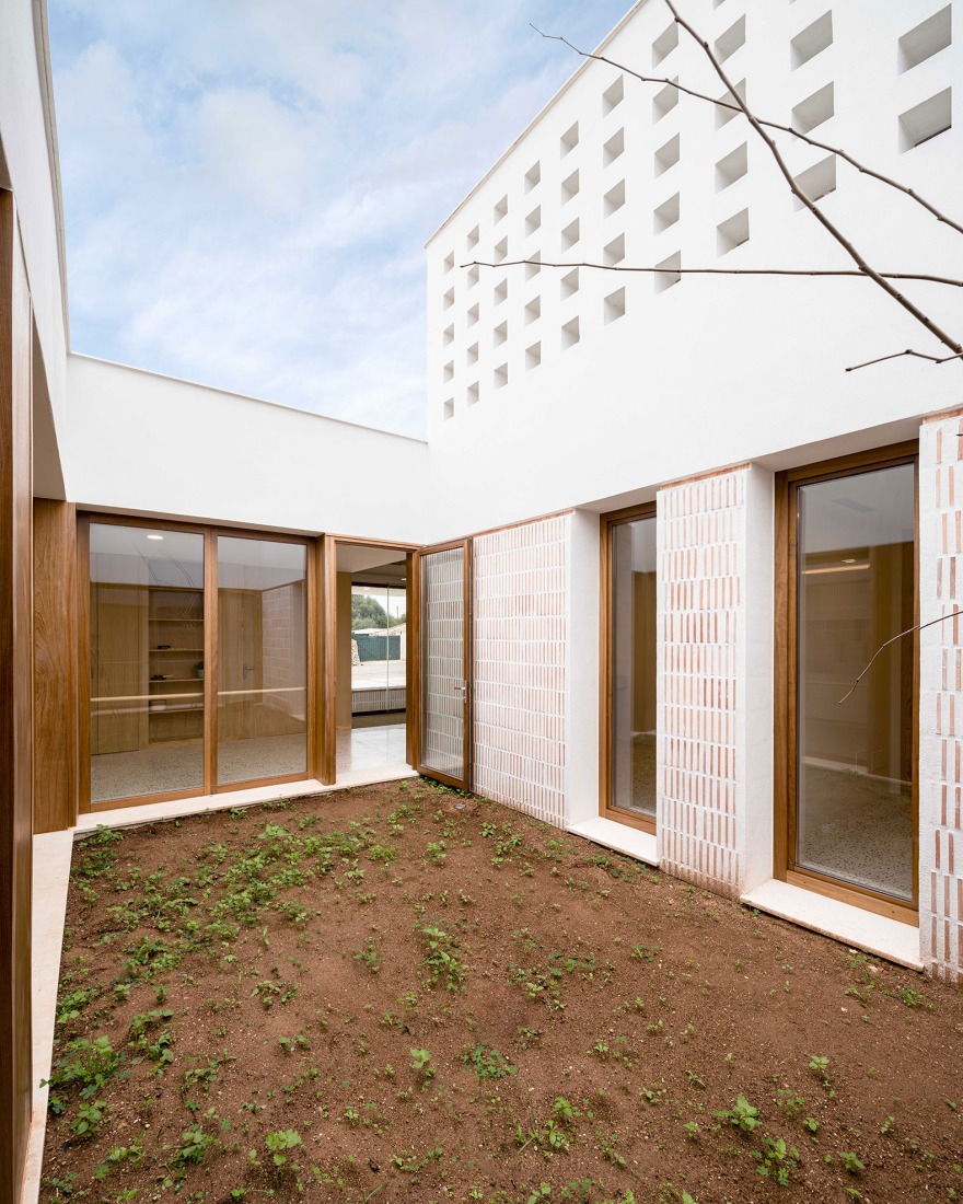Alaior Day Centre by Montis Sastre Arquitectura. Photograph by Lluís Bort.