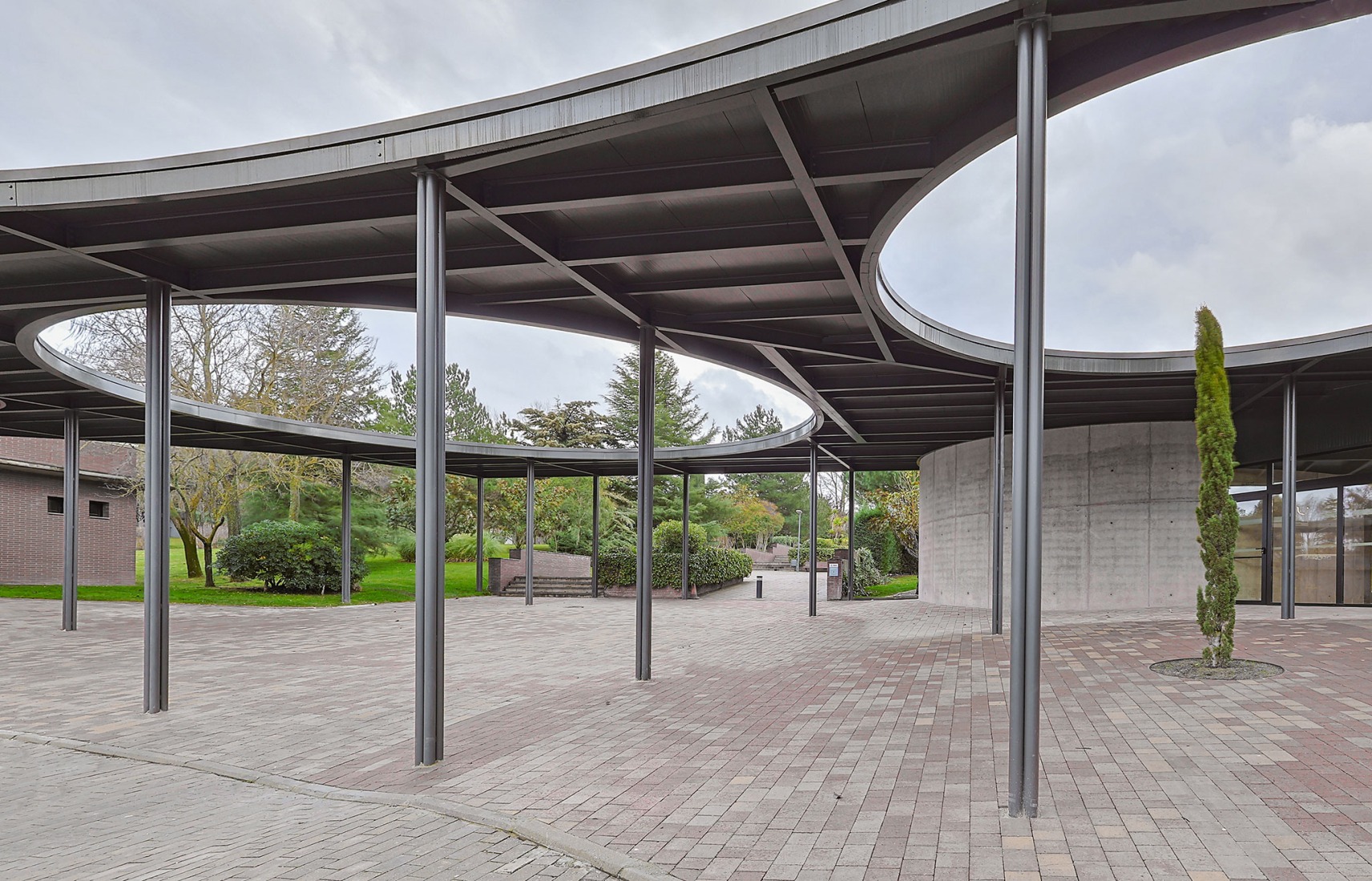 Renovation and expansion of the Tanatorio de las Contiendas by Arias Garrido Arquitectos + GMM Ingeniería y Arquitectura. Photograph by Javier Arias Madero.