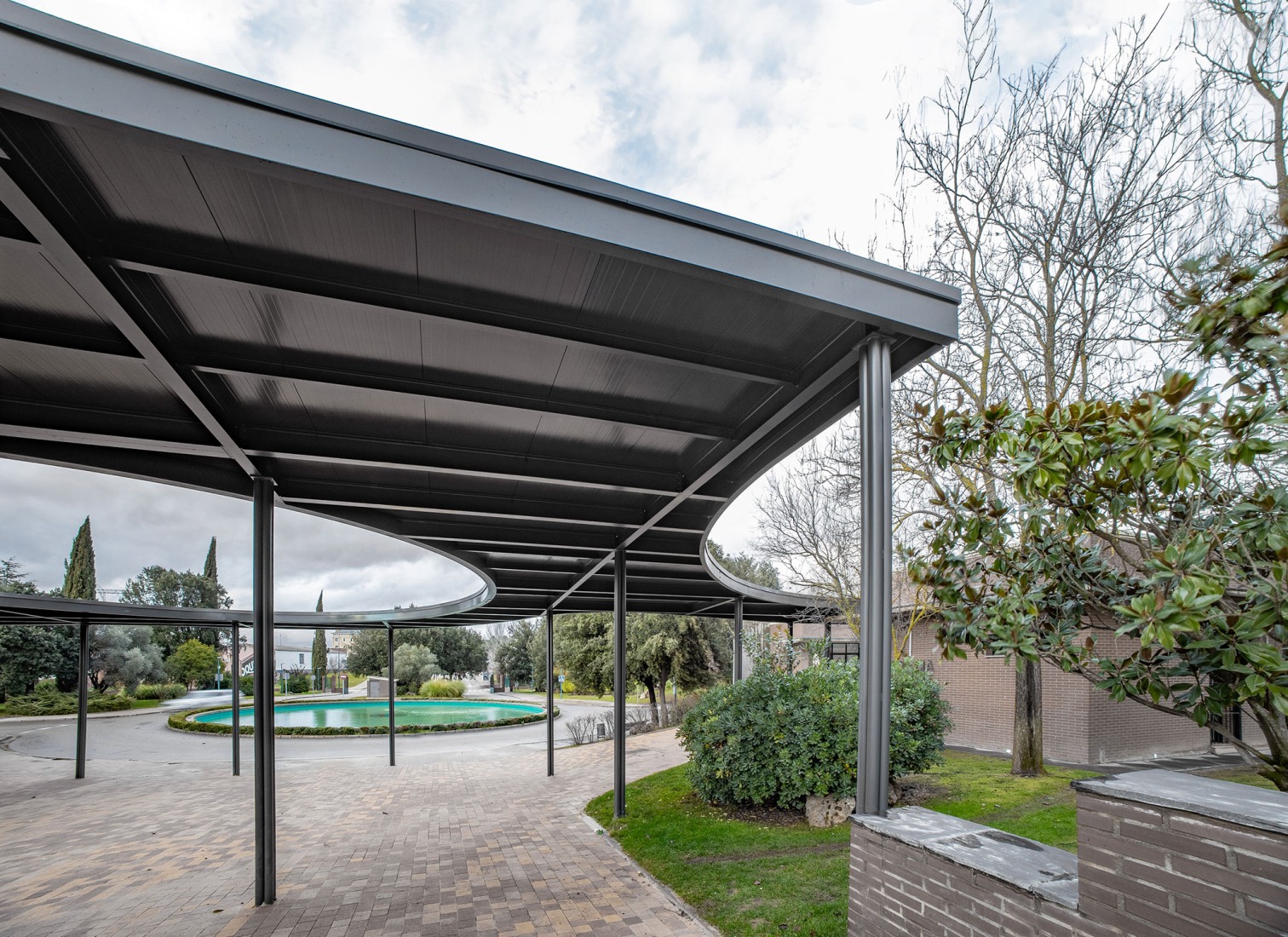 Renovation and expansion of the Tanatorio de las Contiendas by Arias Garrido Arquitectos + GMM Ingeniería y Arquitectura. Photograph by Javier Arias Madero.