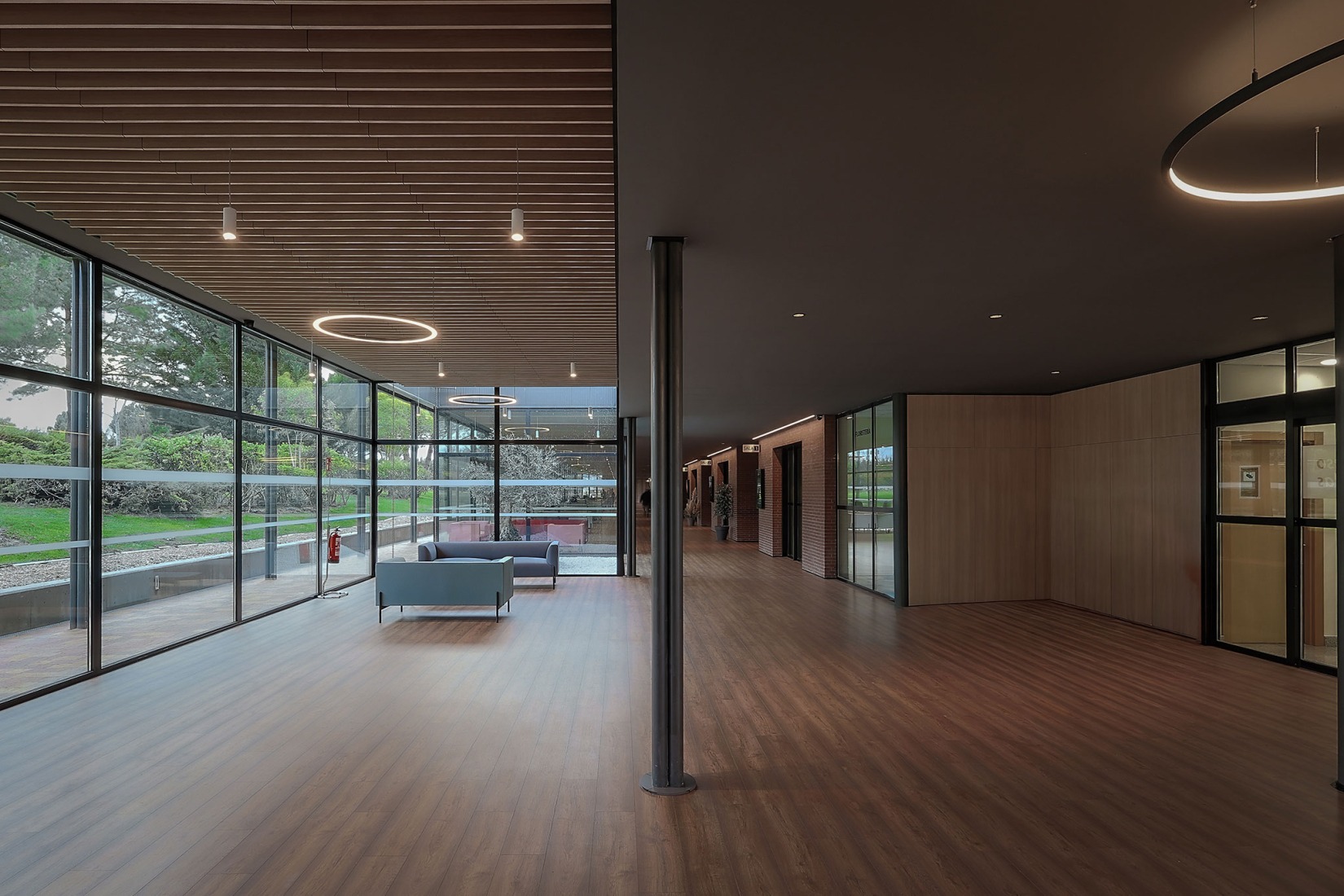 Renovation and expansion of the Tanatorio de las Contiendas by Arias Garrido Arquitectos + GMM Ingeniería y Arquitectura. Photograph by Javier Arias Madero.