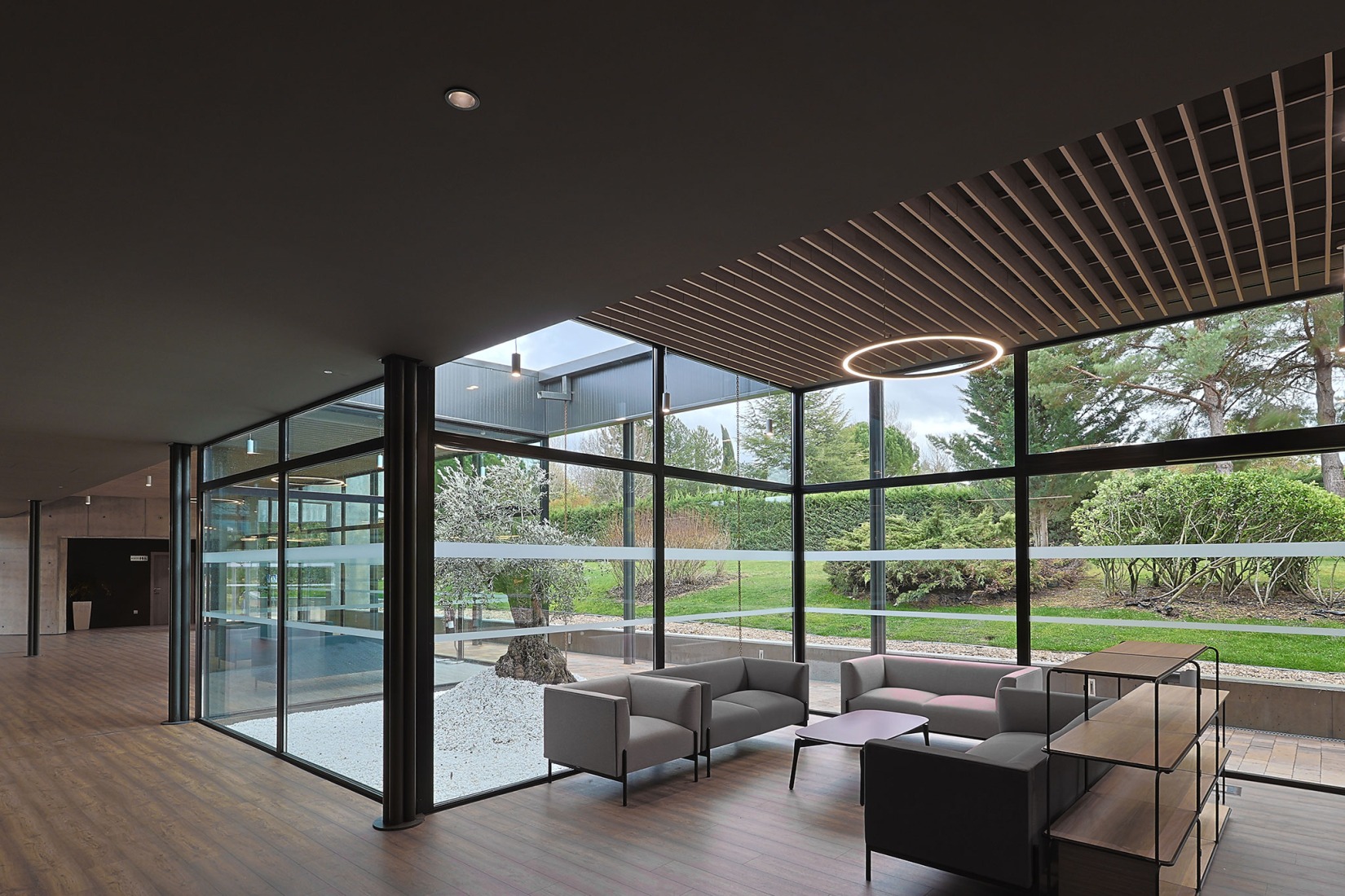 Renovation and expansion of the Tanatorio de las Contiendas by Arias Garrido Arquitectos + GMM Ingeniería y Arquitectura. Photograph by Javier Arias Madero.