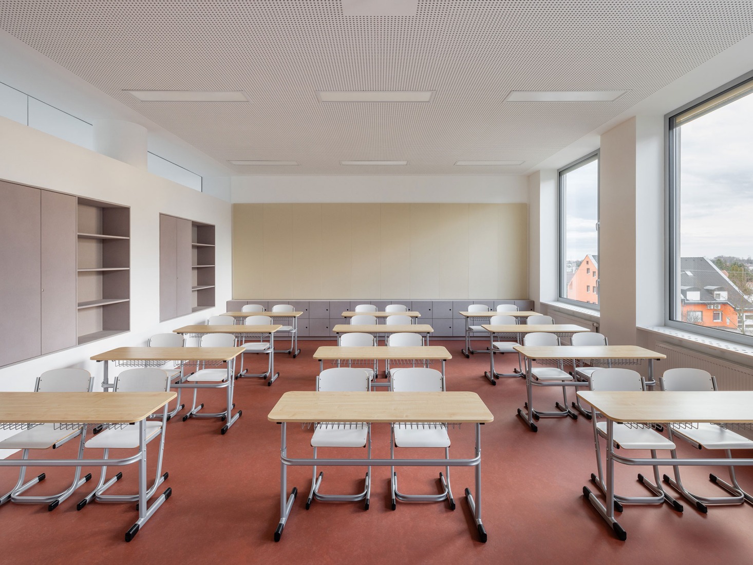 Ampliación de escuela primaria por Bakyta Architekti. Fotografía por Matej Hakár. 
