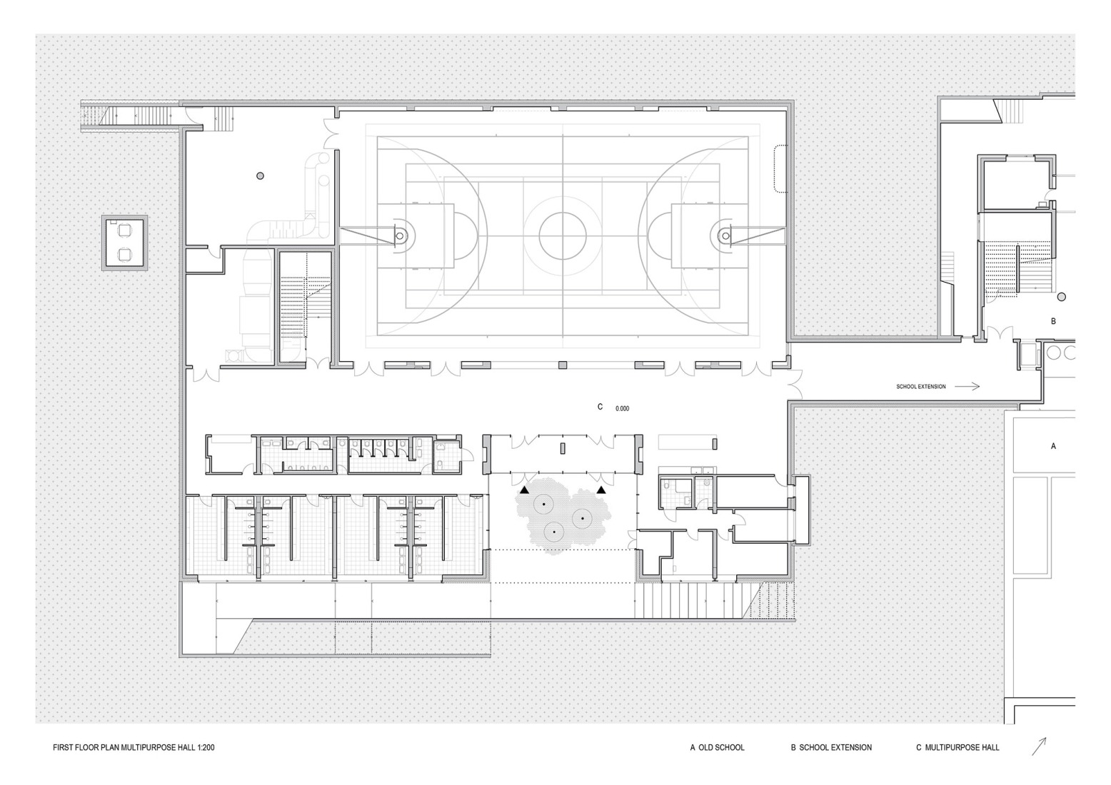 Plano de primera planta del salón multiusos. Ampliación de escuela primaria por Bakyta Architekti.
