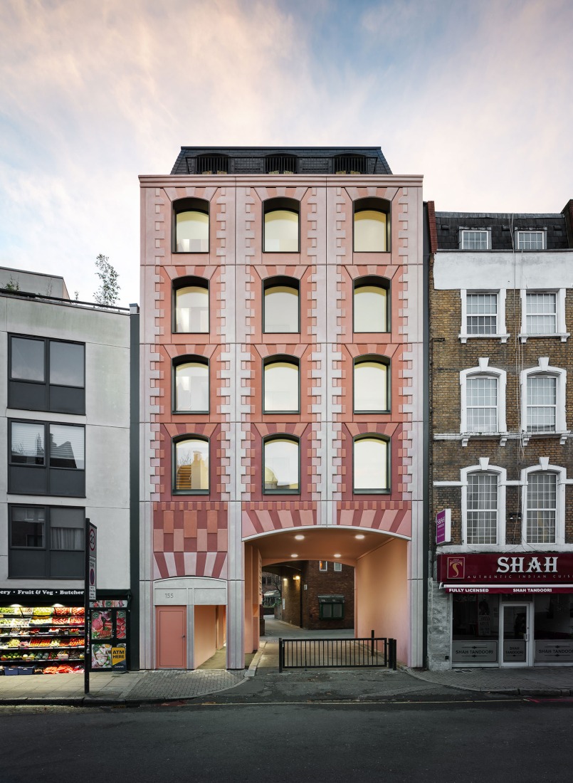 Trace por Bureau de Change. Fotografía por Gilbert McCarragher.