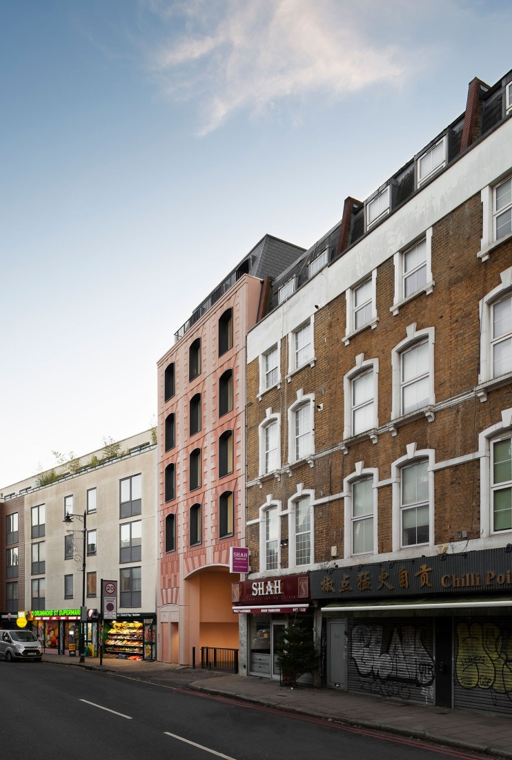 Trace por Bureau de Change. Fotografía por Gilbert McCarragher.