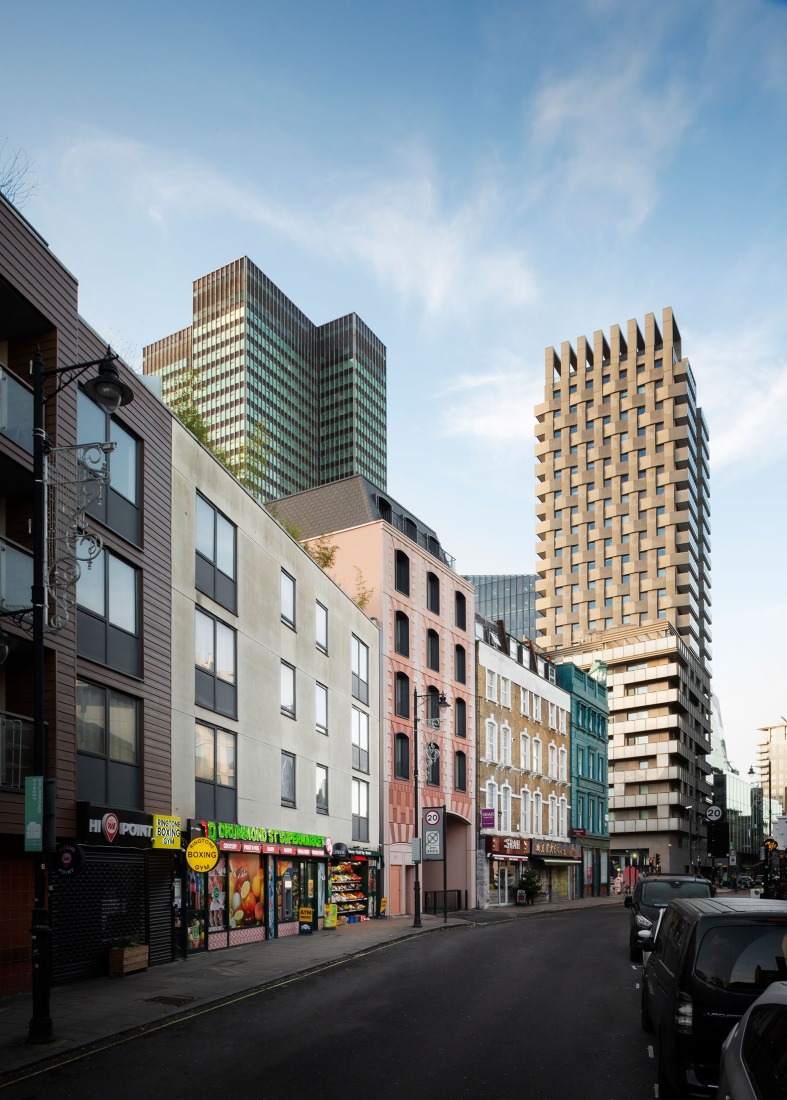 Trace por Bureau de Change. Fotografía por Gilbert McCarragher.