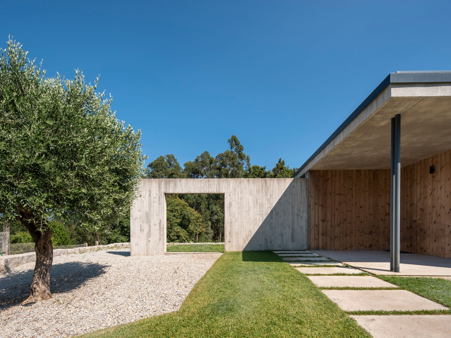 Casa Saiar por Castroferro Arquitectura. Fotografía por Héctor Santos-Díez. 