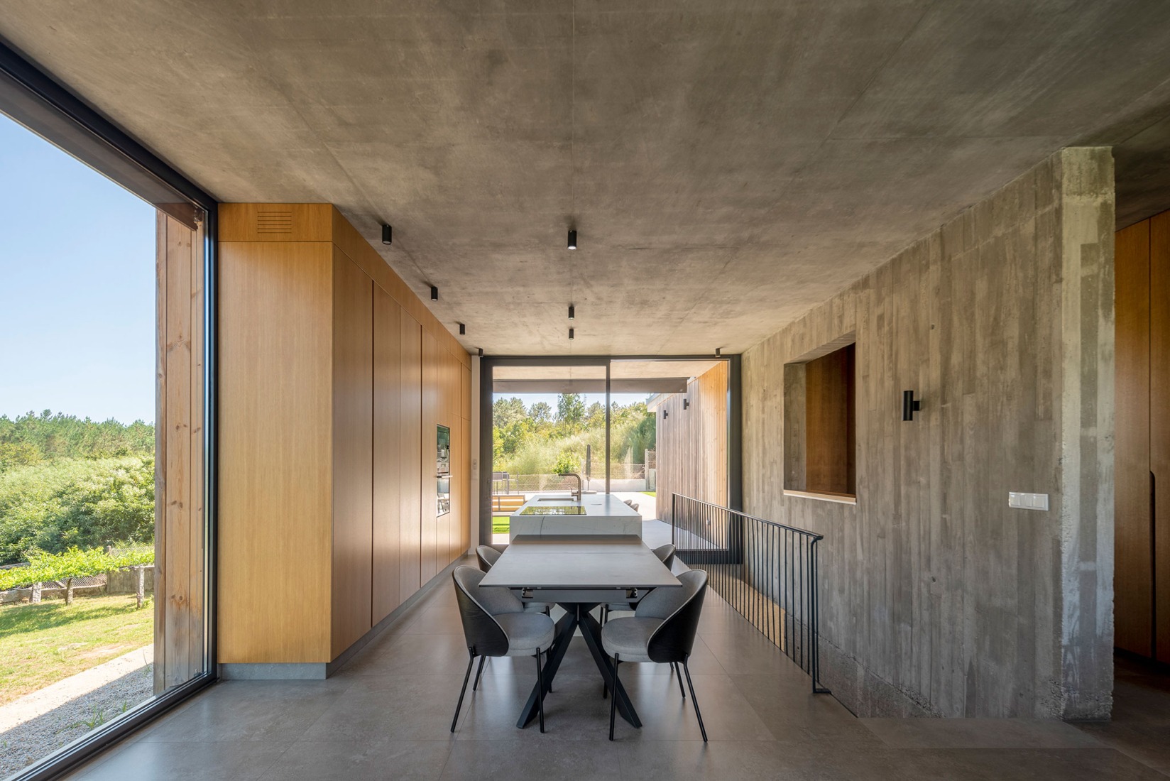 Casa Saiar por Castroferro Arquitectura. Fotografía por Héctor Santos-Díez. 