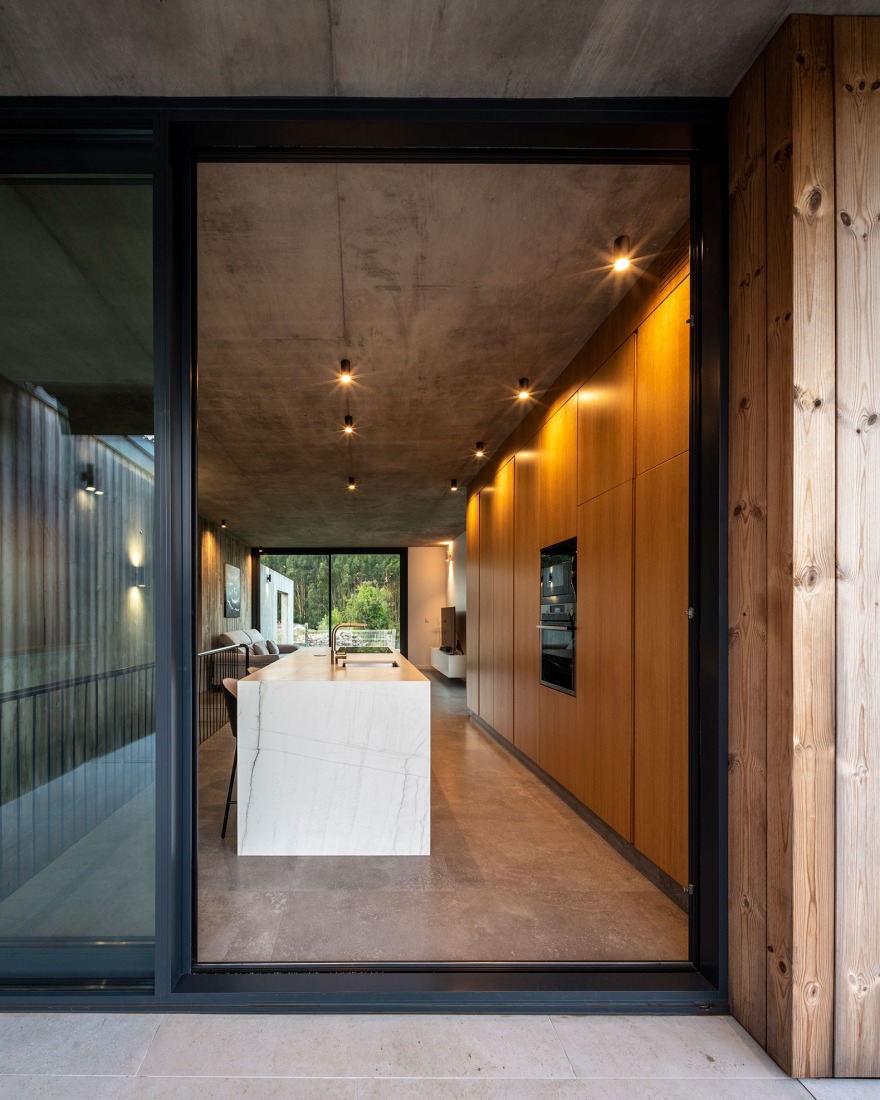 Casa Saiar por Castroferro Arquitectura. Fotografía por Héctor Santos-Díez. 