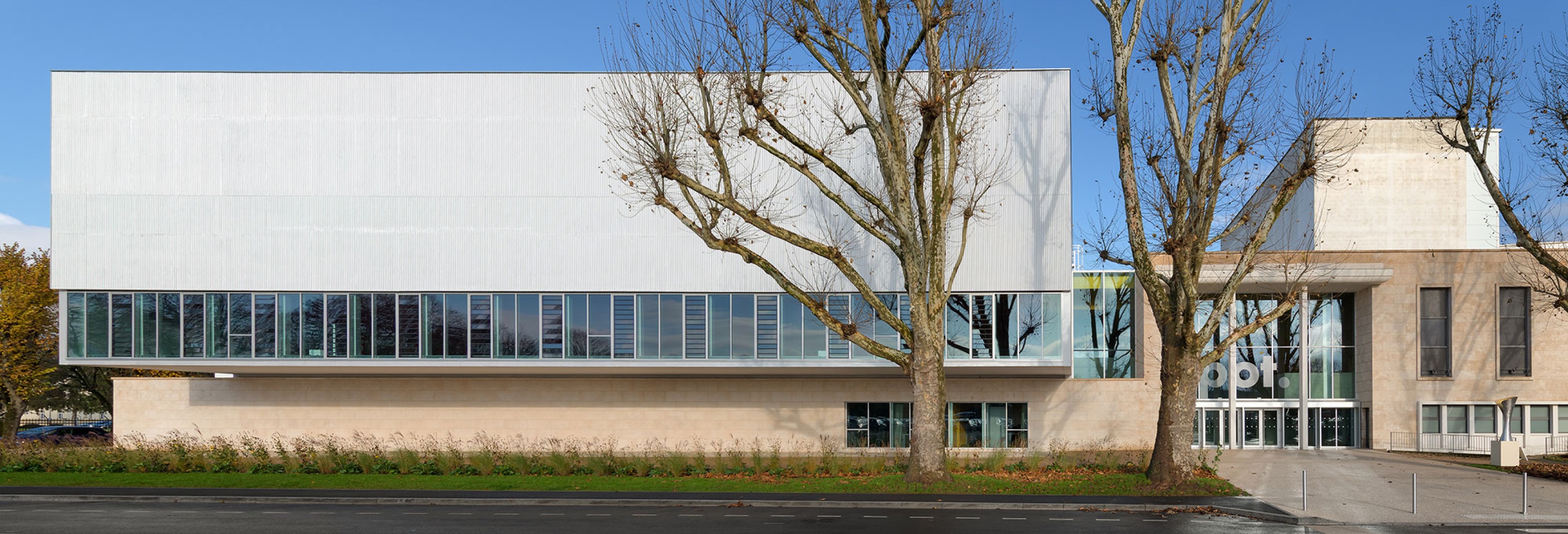 SPOT Multipurpose Sports Centre in Thionville by Dominique Coulon & associés. Photograph by Eugeni Pons.