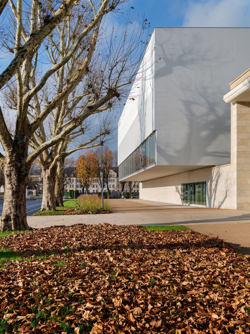 SPOT Multipurpose Sports Centre in Thionville by Dominique Coulon & associés. Photograph by Eugeni Pons.