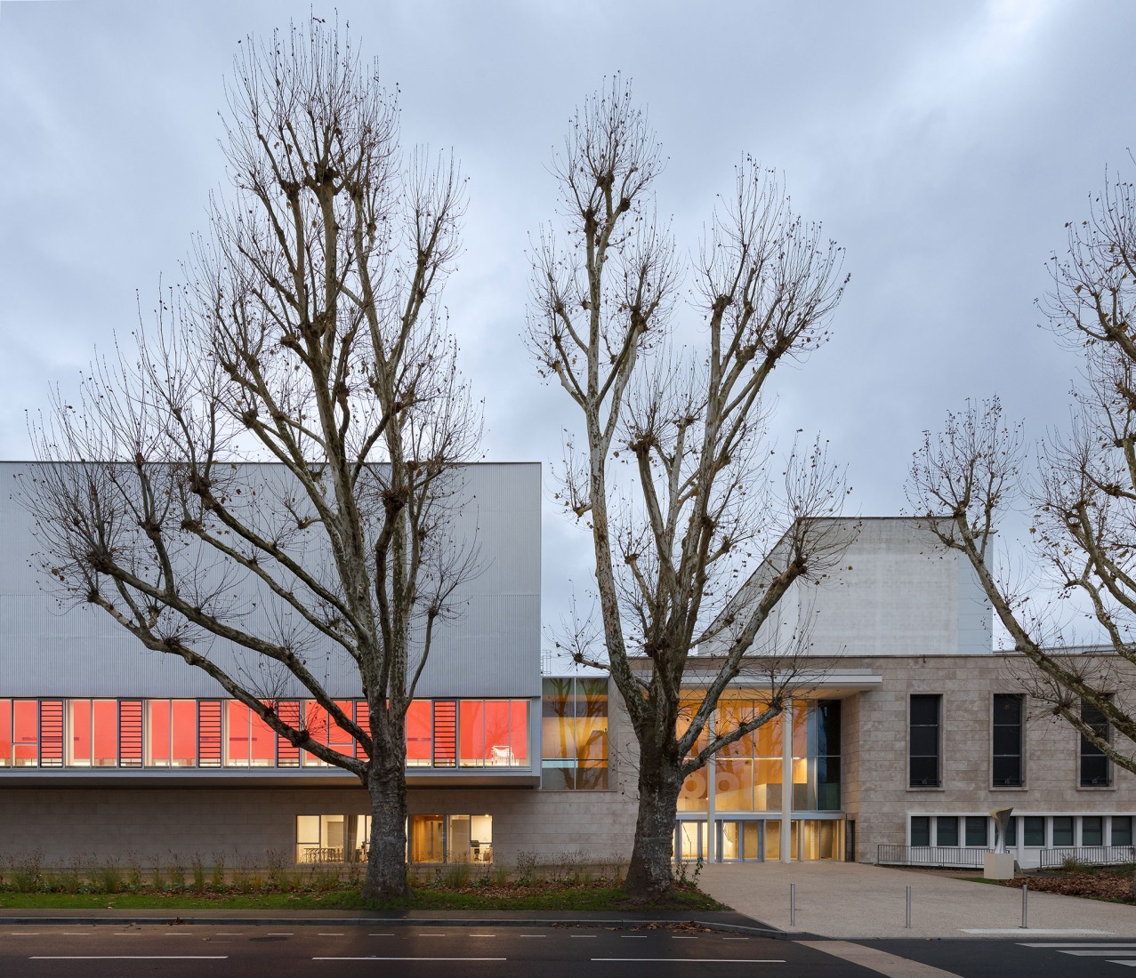 SPOT Multipurpose Sports Centre in Thionville by Dominique Coulon & associés. Photograph by Eugeni Pons.