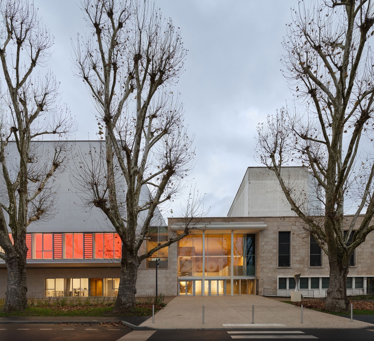 SPOT Multipurpose Sports Centre in Thionville by Dominique Coulon & associés. Photograph by Eugeni Pons.