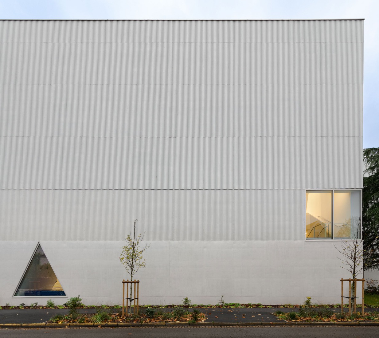 SPOT Multipurpose Sports Centre in Thionville by Dominique Coulon & associés. Photograph by Eugeni Pons.