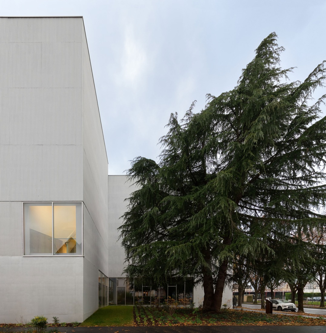 SPOT Multipurpose Sports Centre in Thionville by Dominique Coulon & associés. Photograph by Eugeni Pons.