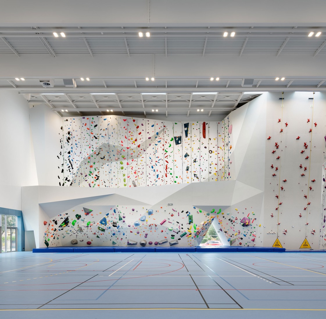 SPOT Multipurpose Sports Centre in Thionville by Dominique Coulon & associés. Photograph by Eugeni Pons.