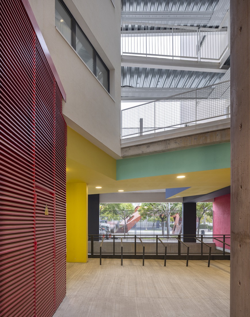 SB Building. 110 affordable rental apartments, complementary spaces, and commercial premises by EMBA. Photography by Oriol Gómez.