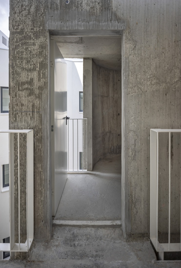 SB Building. 110 affordable rental apartments, complementary spaces, and commercial premises by EMBA. Photography by Oriol Gómez.