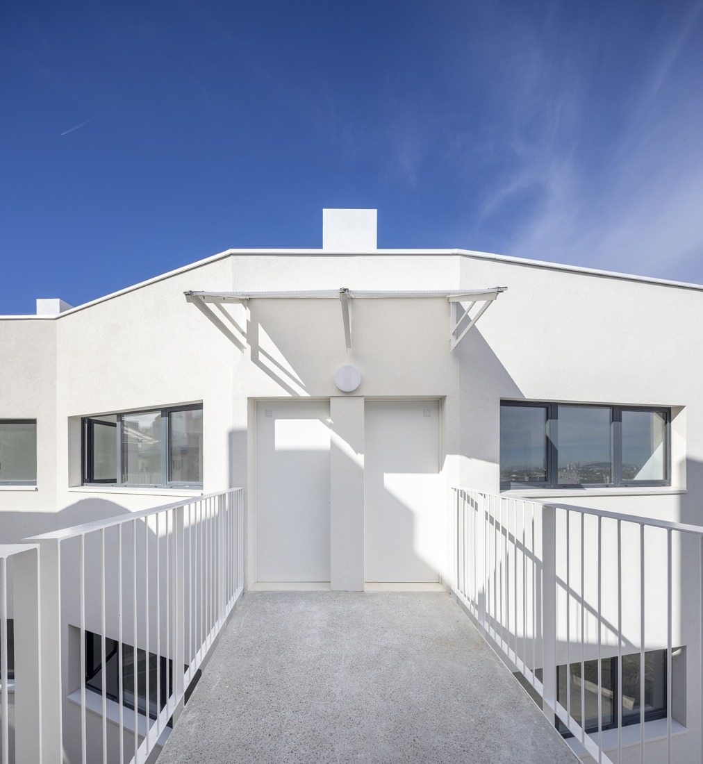 SB Building. 110 affordable rental apartments, complementary spaces, and commercial premises by EMBA. Photography by Oriol Gómez.