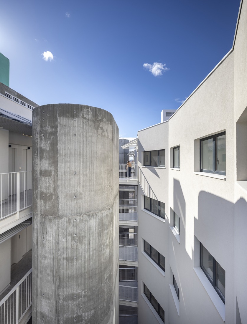SB Building. 110 affordable rental apartments, complementary spaces, and commercial premises by EMBA. Photography by Oriol Gómez.
