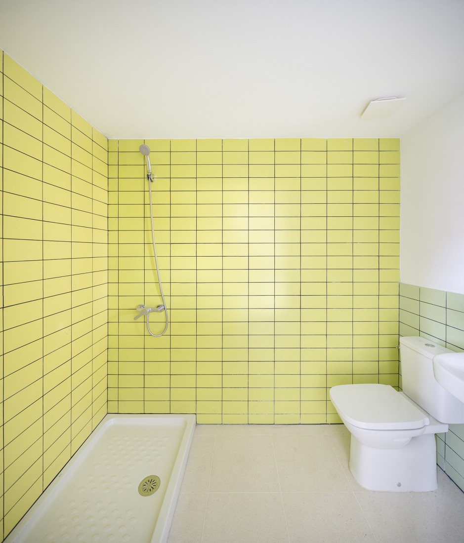 SB Building. 110 affordable rental apartments, complementary spaces, and commercial premises by EMBA. Photography by Oriol Gómez.