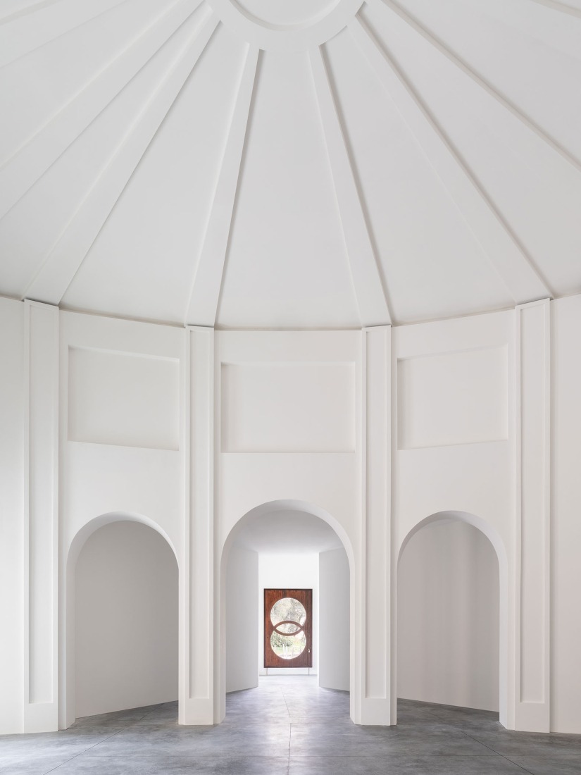 Sala Brenno with Carlo Scarpa’s window, Central Pavilion renovated through public funding allocated by the Ministry of Culture as part of the PNC of the PNRR. Photo Marco Cappelletti / Marco Cappelletti Studio, Courtesy La Biennale di Venezia / MiC.