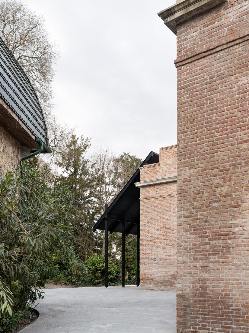 View of the exterior portico toward the garden, Central Pavilion renovated through public funding allocated by the Ministry of Culture as part of the PNC of the PNNR. Photo Marco Cappelletti / Marco Cappelletti Studio, Courtesy La Biennale di Venezia / MiC.