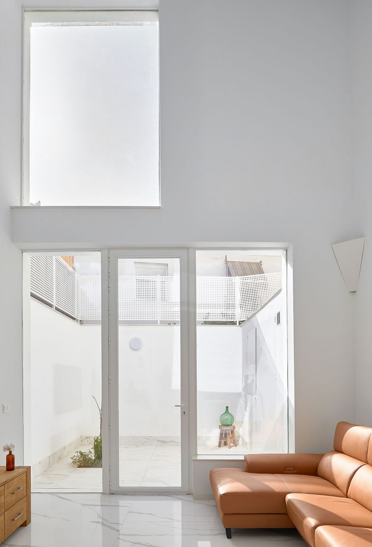 Mariola House by Palera Arquitectos. Photograph by Adam García.