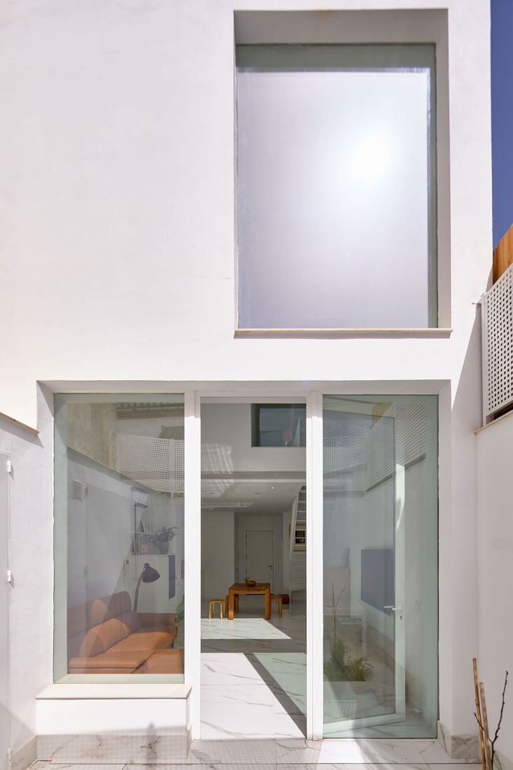 Mariola House by Palera Arquitectos. Photograph by Adam García.