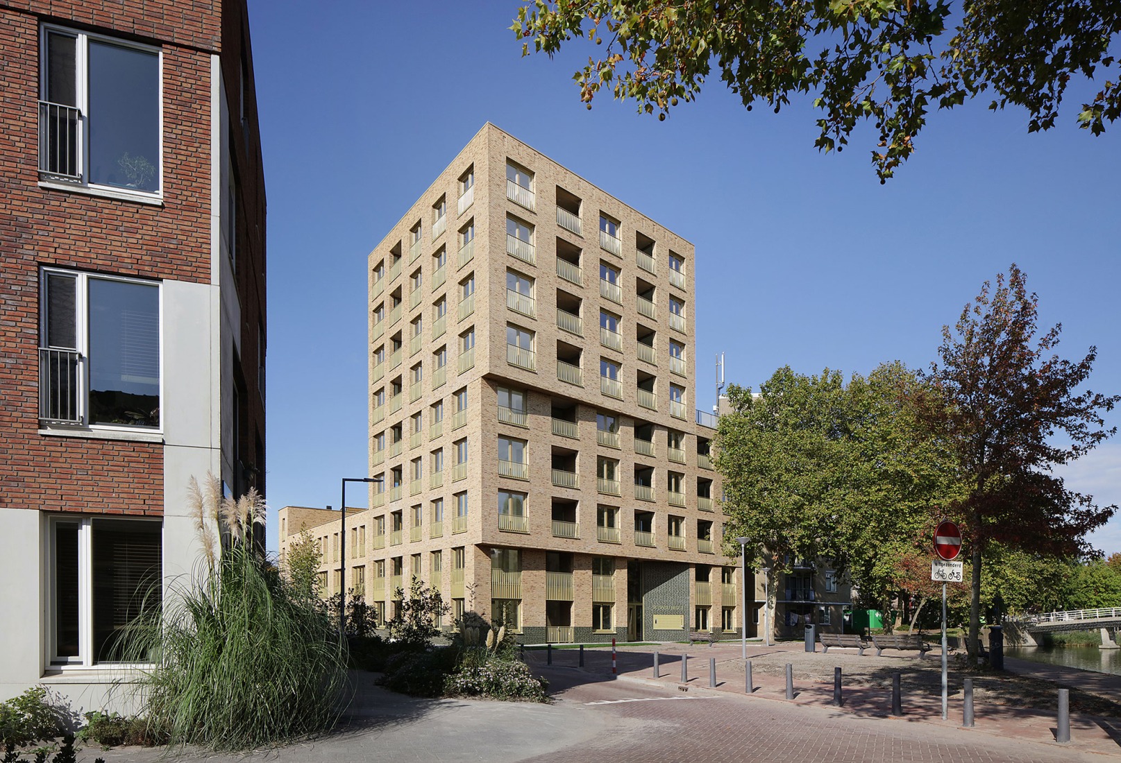 "De Hartenrust" by van Bergen Kolpa Architects. Photograph by Filip Dujardin.