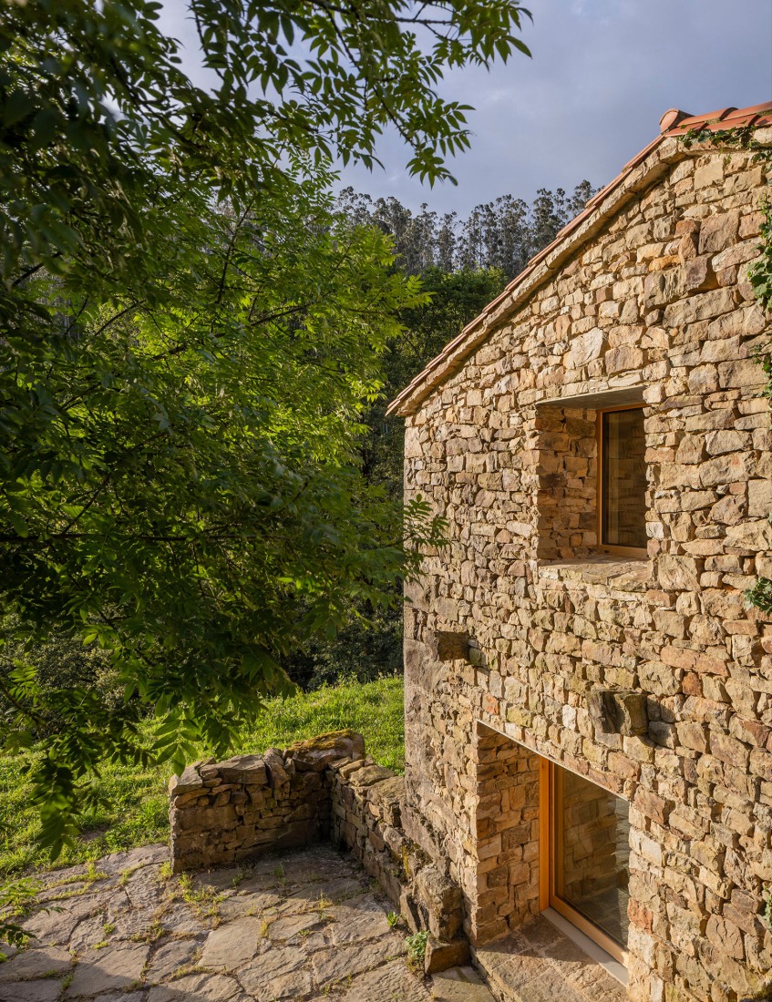 "Casa Mínima" by Estudio Mínima. Photograph by Biderbost Photo.