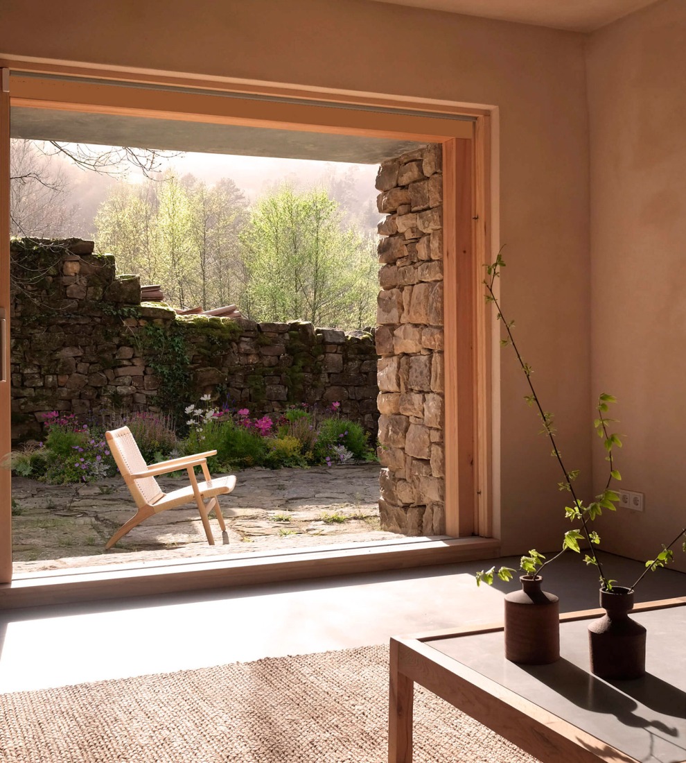 "Casa Mínima" by Estudio Mínima. Photograph by Biderbost Photo.