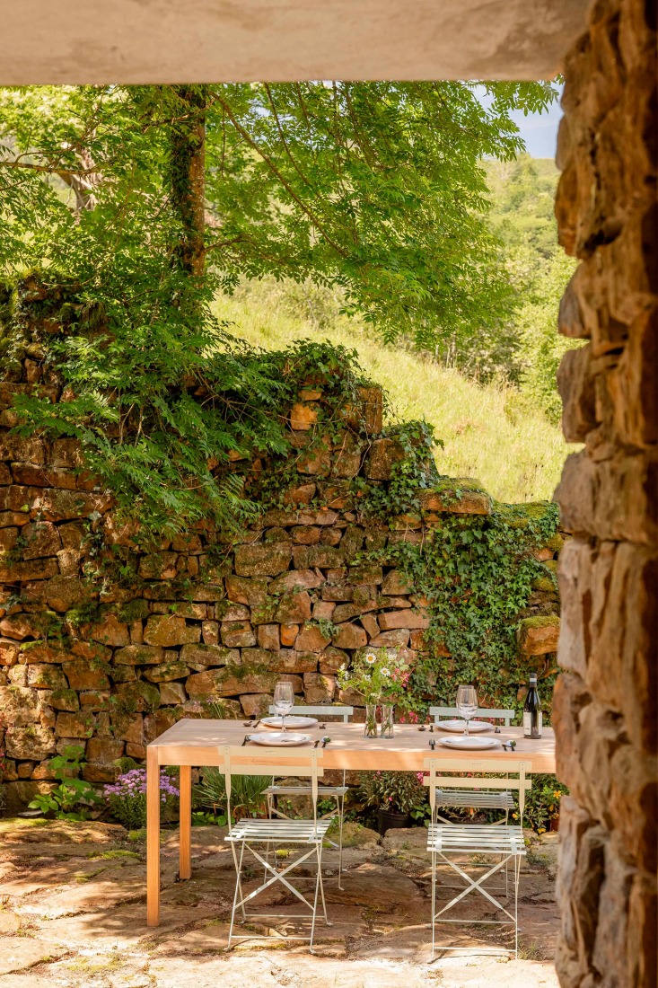 "Casa Mínima" by Estudio Mínima. Photograph by Biderbost Photo.