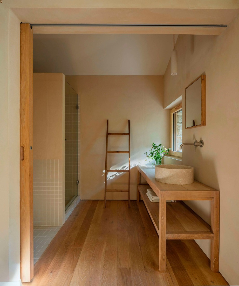 "Casa Mínima" by Estudio Mínima. Photograph by Biderbost Photo.