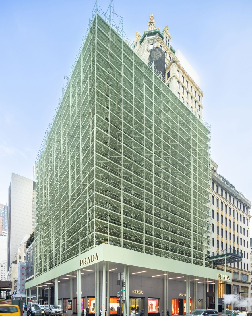 Fachada de Prada en la 5ª Avenida por 2x4 Design. Fotografía de Bridgit Beyer, cortesía de Prada.