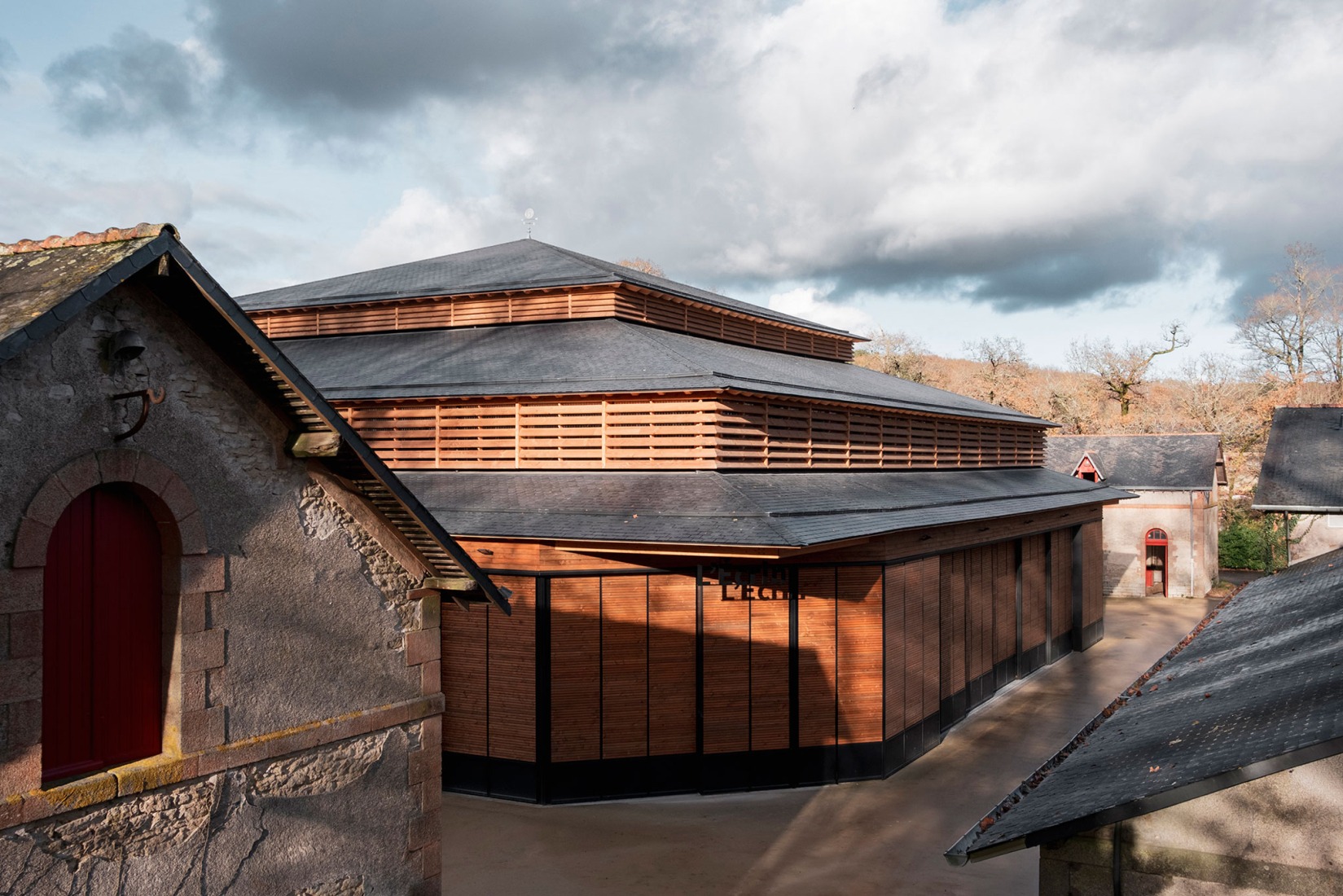 Sala Espectáculos Haras Nacional de Hennebont por K architectures. Fotografía por Yon de Poncins.