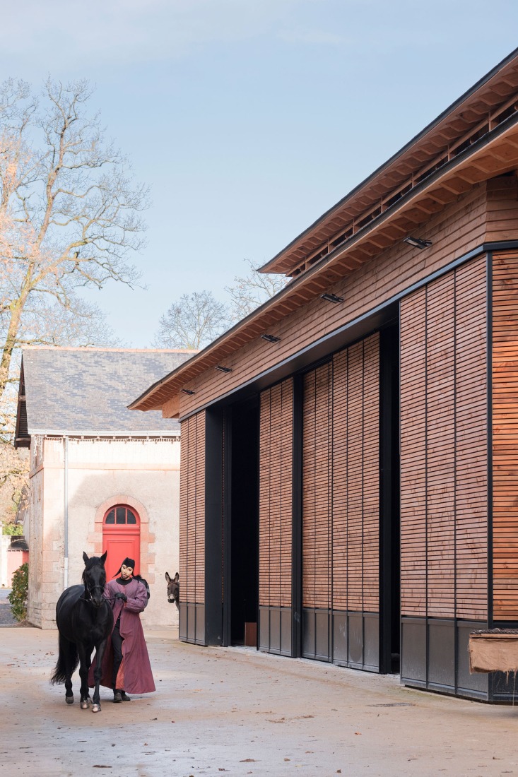 Sala Espectáculos Haras Nacional de Hennebont por K architectures. Fotografía por Yon de Poncins.