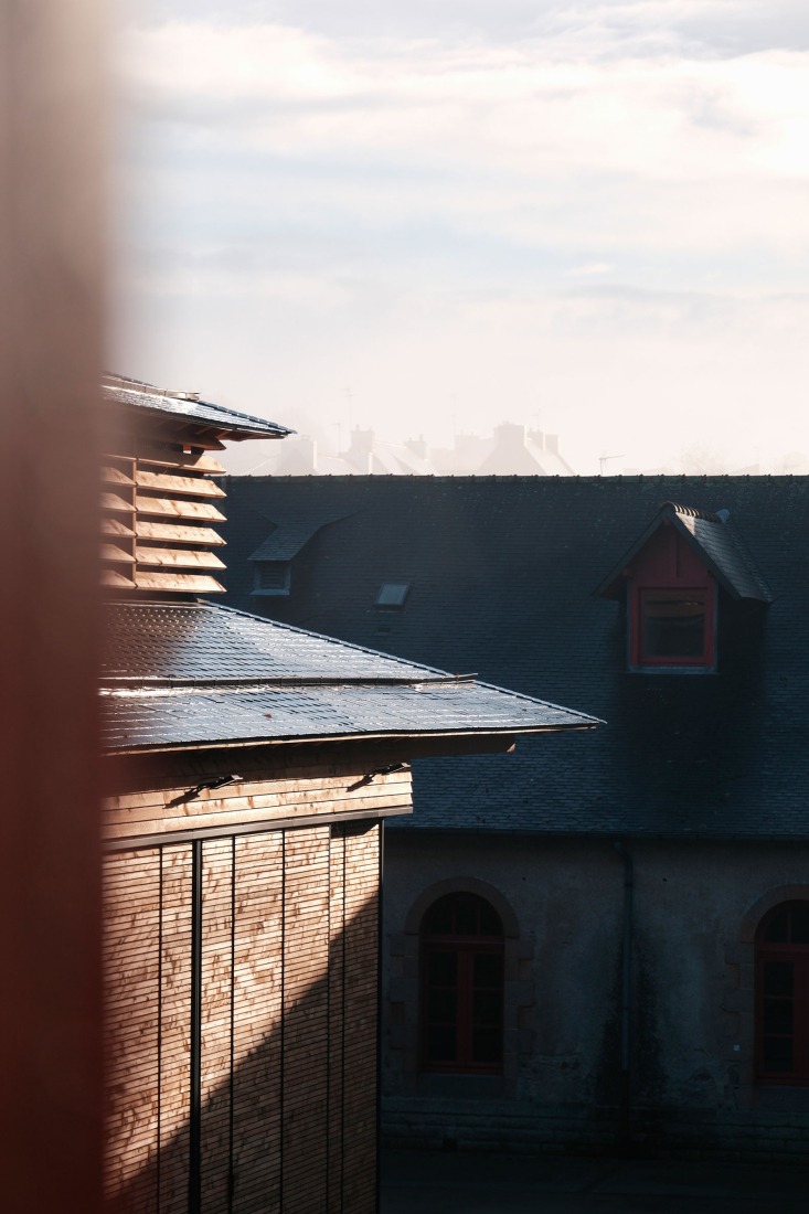 Sala Espectáculos Haras Nacional de Hennebont por K architectures. Fotografía por Yon de Poncins.