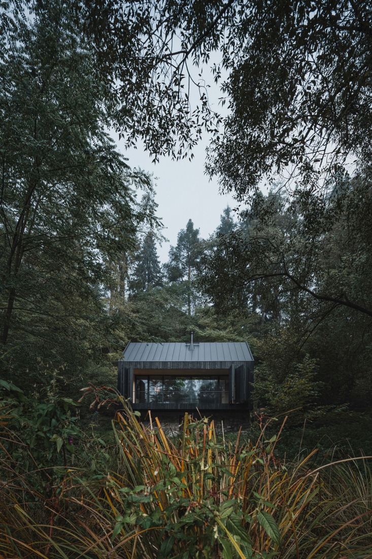 Cabaña «Entre la Roca y el Río» por Mimosa. Fotografía por Petr Polák.