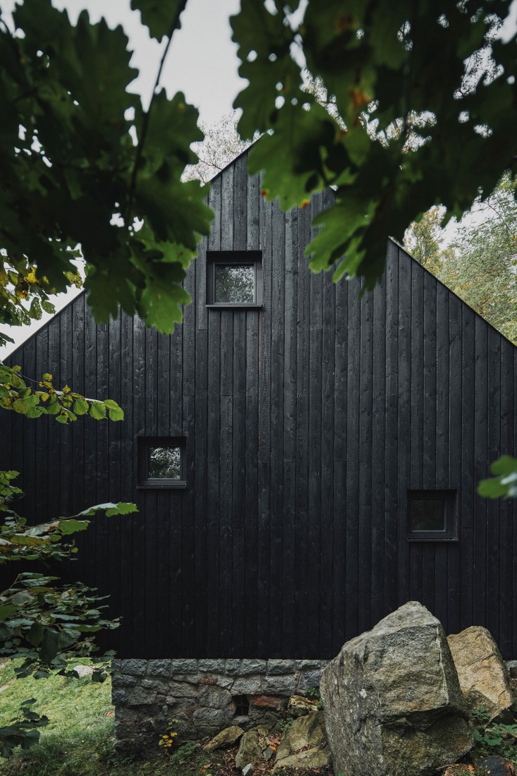 Cabaña «Entre la Roca y el Río» por Mimosa. Fotografía por Petr Polák.