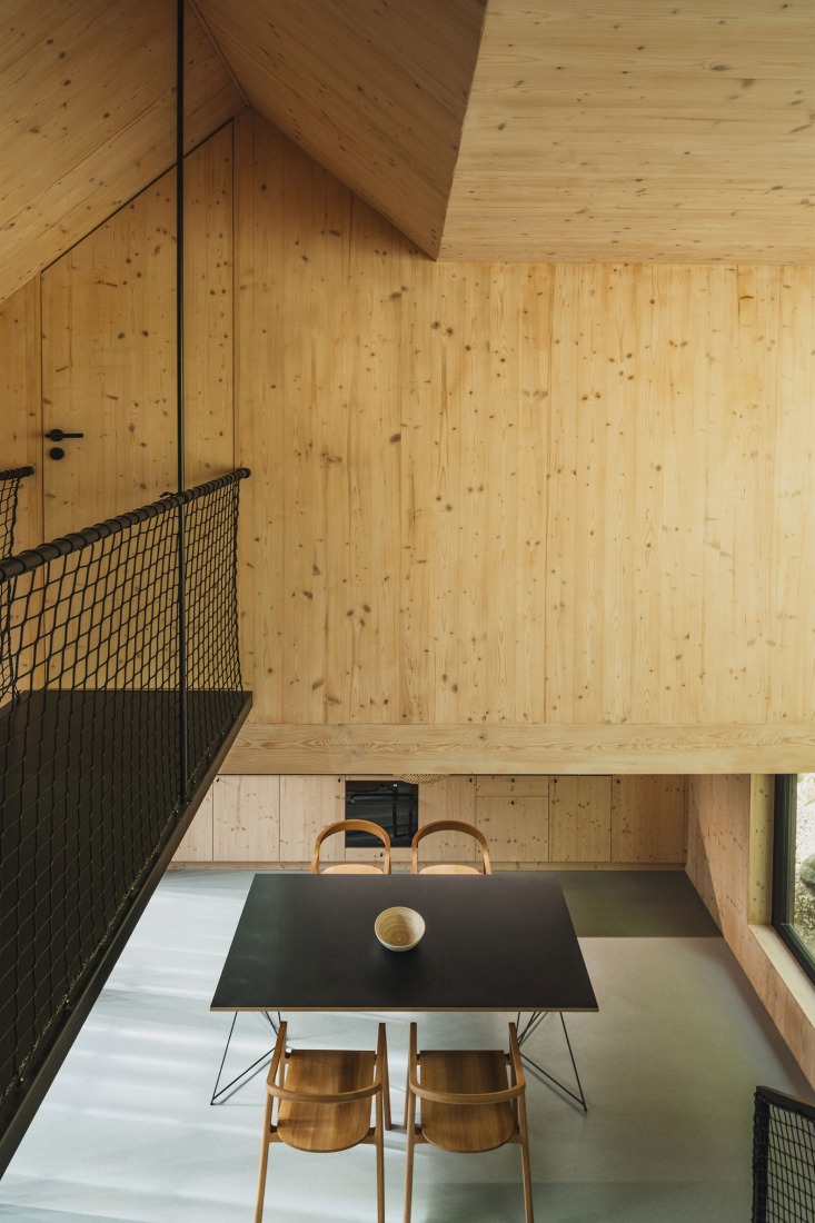 Cabaña «Entre la Roca y el Río» por Mimosa. Fotografía por Petr Polák.