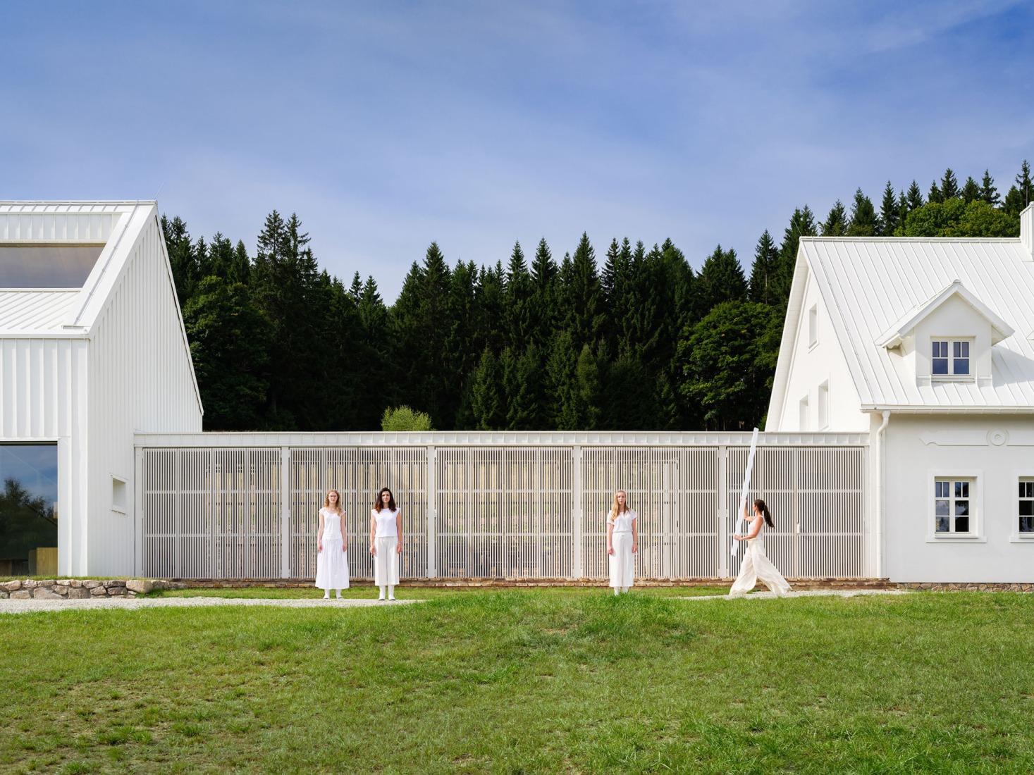 «Resurrección de los Sudetes» por No Architects. Fotografía por Studio Flusser.