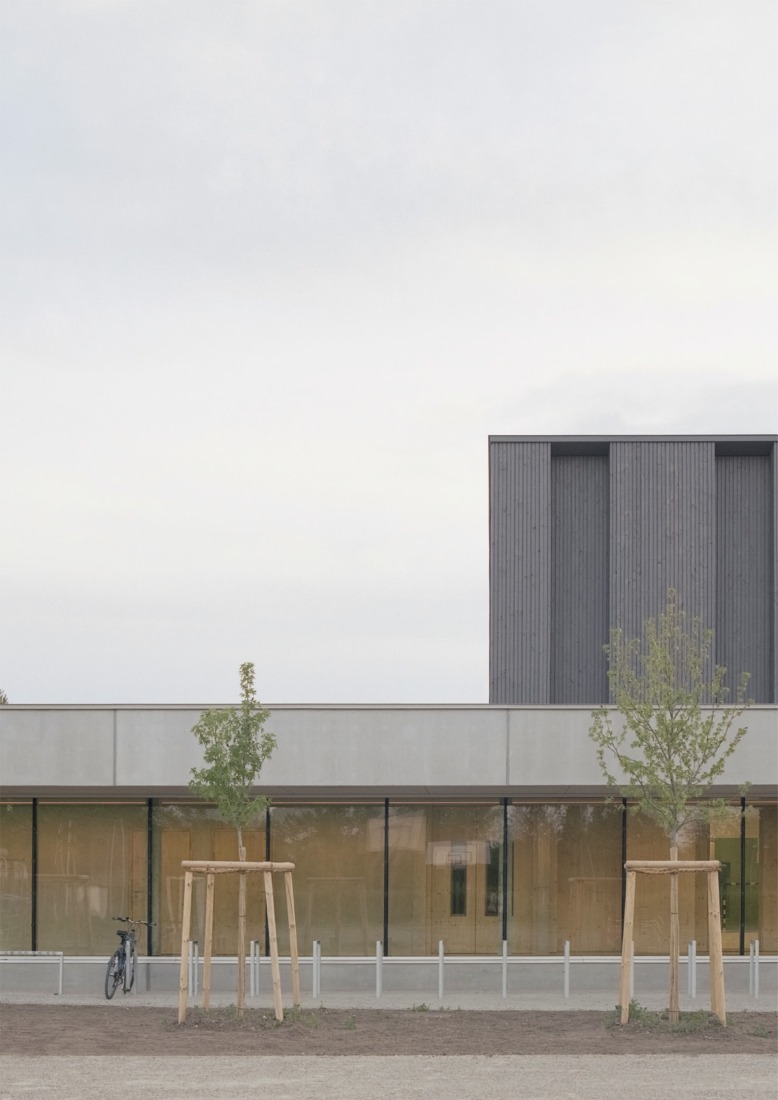 Complejo Deportivo Katia & Maurice Krafft por RHB architectes. Fotografía por Guillaume Porche.